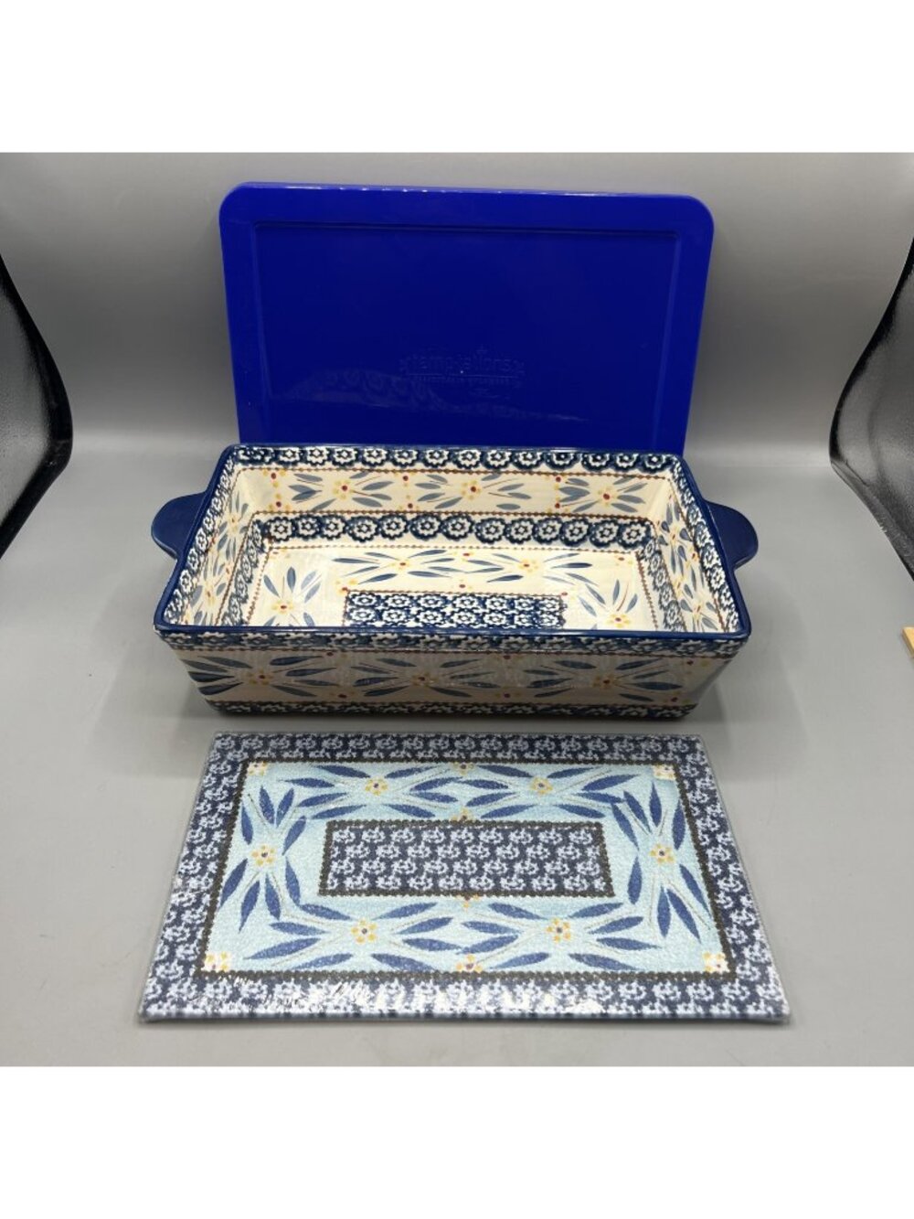 Temptations Tara Old World Blue 2.5 Qt Baker Casserole Dish with Lid & Trivet